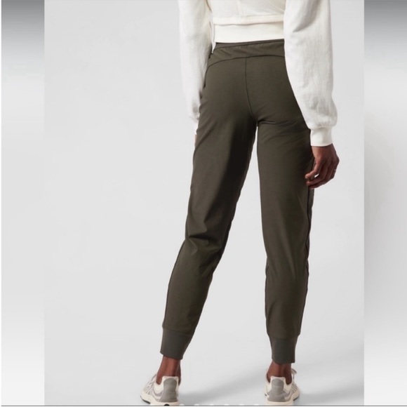 Athleta Headlands Hybrid Trek Jogger Dark Olive Green Pants Size 8 - Picture 2 of 13